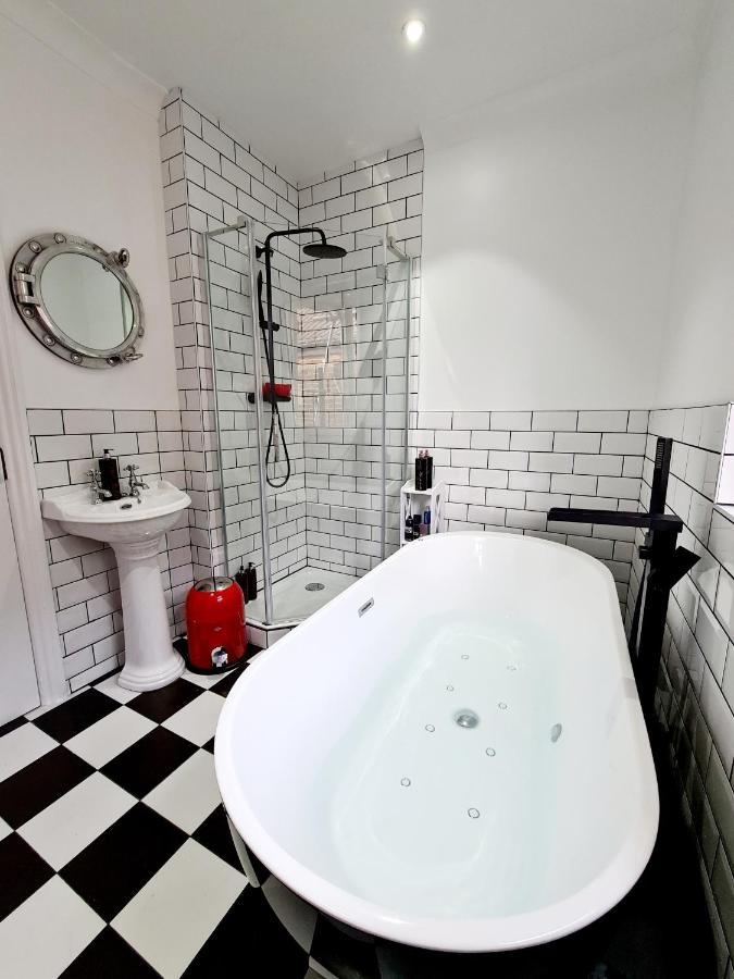 Southsea Royale James Bond 3 Bed Cool Penthouse, Seafront Parking Portsmouth Eksteriør bilde