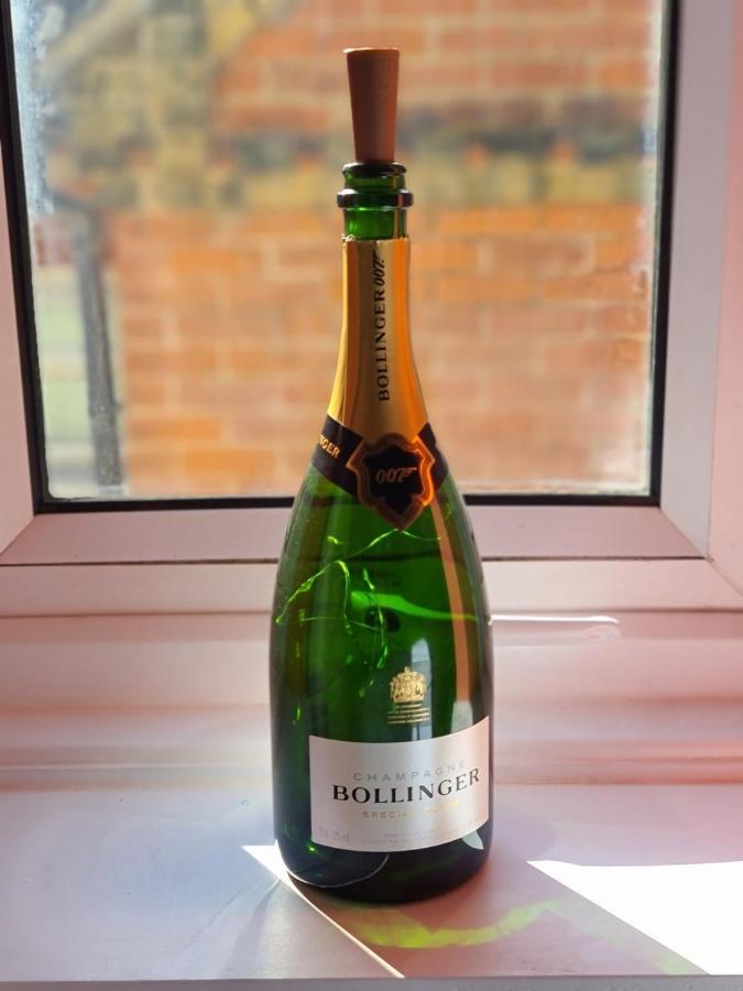 Southsea Royale James Bond 3 Bed Cool Penthouse, Seafront Parking Portsmouth Eksteriør bilde