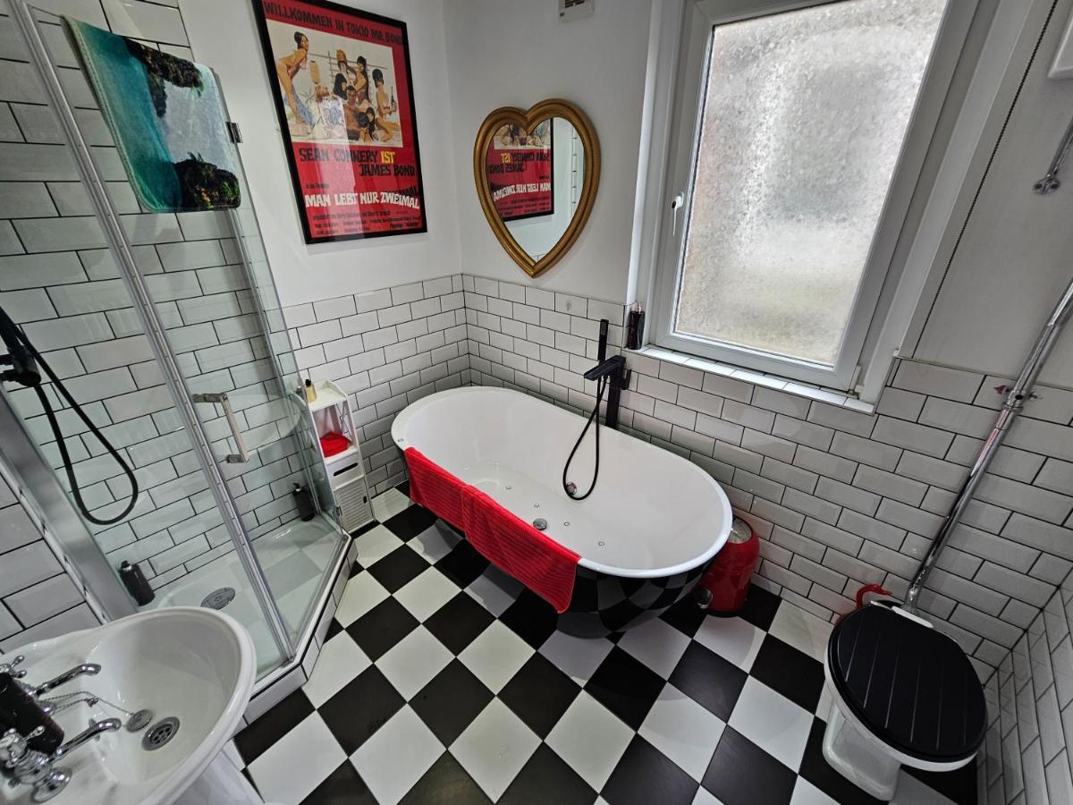Southsea Royale James Bond 3 Bed Cool Penthouse, Seafront Parking Portsmouth Eksteriør bilde